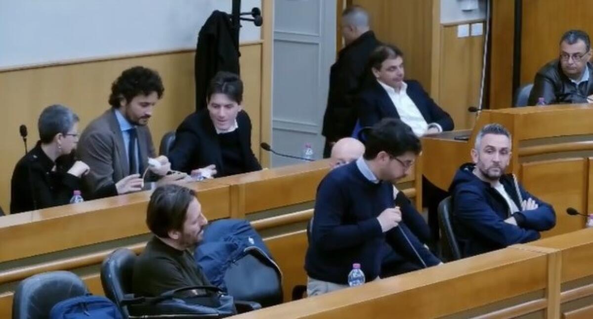 Pef, pro-Greco in seconda convocazione: FdI contro atto, sindaco "su sfiducia regia più mani" - I consiglieri di opposizione in aula