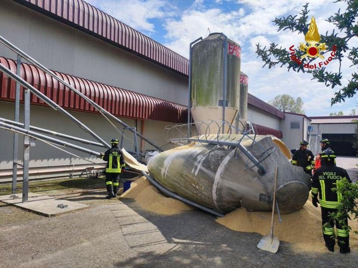 Crolla silos su auto nel forlivese, morti i tre occupanti - 