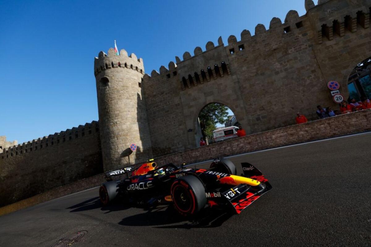 Perez vince la Sprint di Baku davanti a Leclerc e Verstappen - 