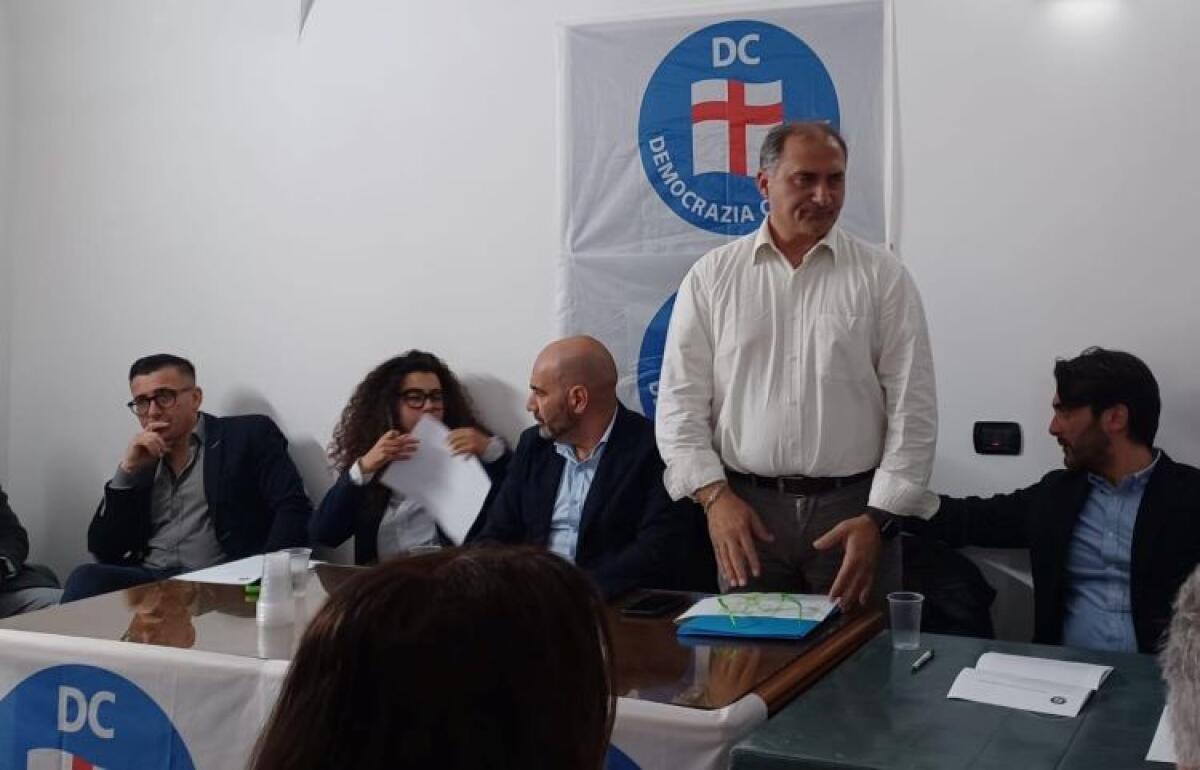 "Riunione centrodestra prima del tavolo con Greco", Giannone: "Da amministrazione troppi ritardi" - Natino Giannone durante l'incontro per i delegati del partito