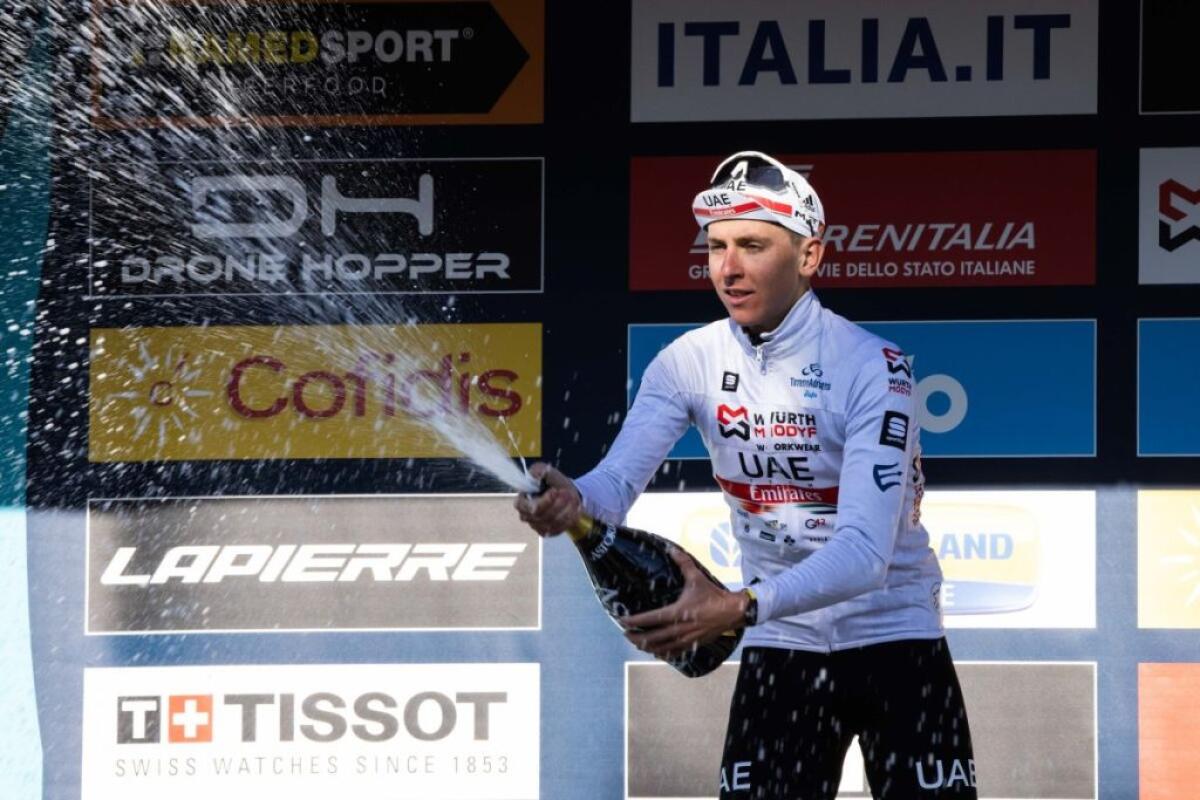 Pogacar domina il Fiandre, seconda piazza per van der Poel - 