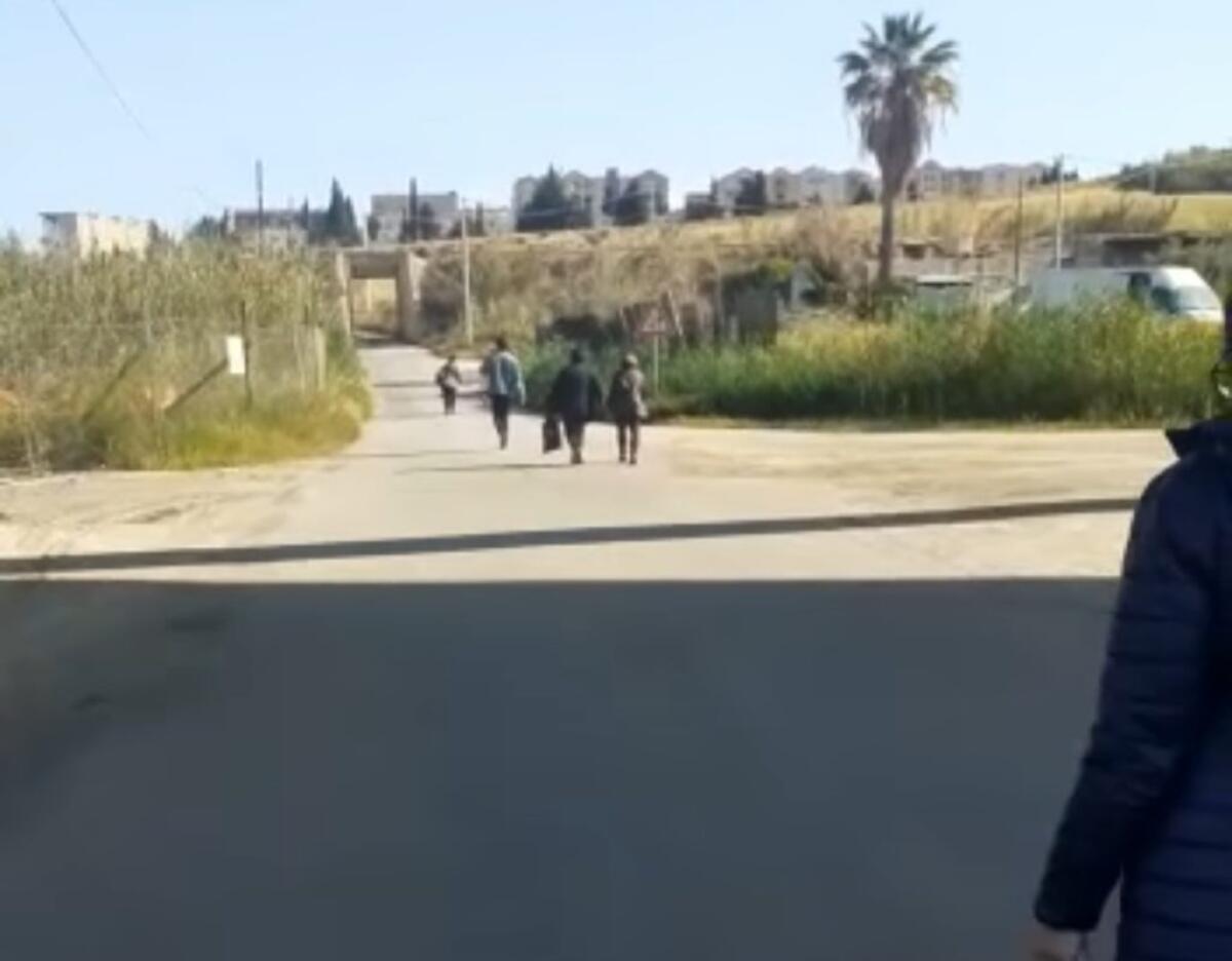 Farello, la lunga "passione" di chi va in visita ai defunti: scaricati a ridosso della 115 - 