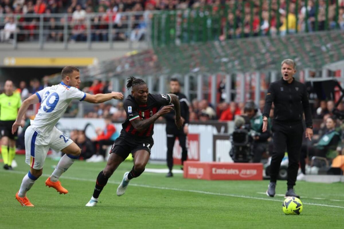 Il Milan piega il Lecce e ritrova i 3 punti, Leao-show - 