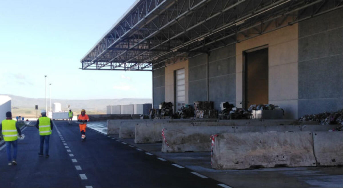 Servizio rifiuti, contratto per andare verso l'in house: Impianti vara assunzione 132 lavoratori - Una delle aree della discarica Timpazzo
