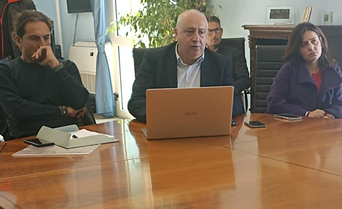 Finanziamenti per le "città medie", giunta sceglie Collura: si occuperà anche di questo programma - Il dirigente Colllura nel corso di una riunione