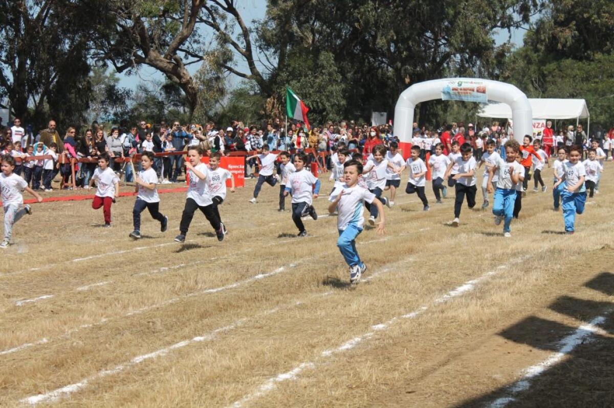 Ritornano le mini olimpiadi, alunni in gara alle mura Timoleontee - 