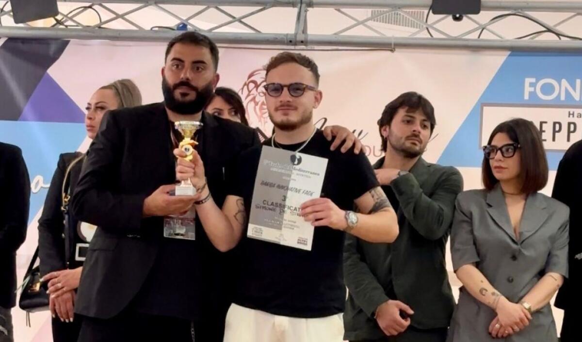 De Stradis tra i migliori al "Barber Match" di Napoli - De Stradis premiato