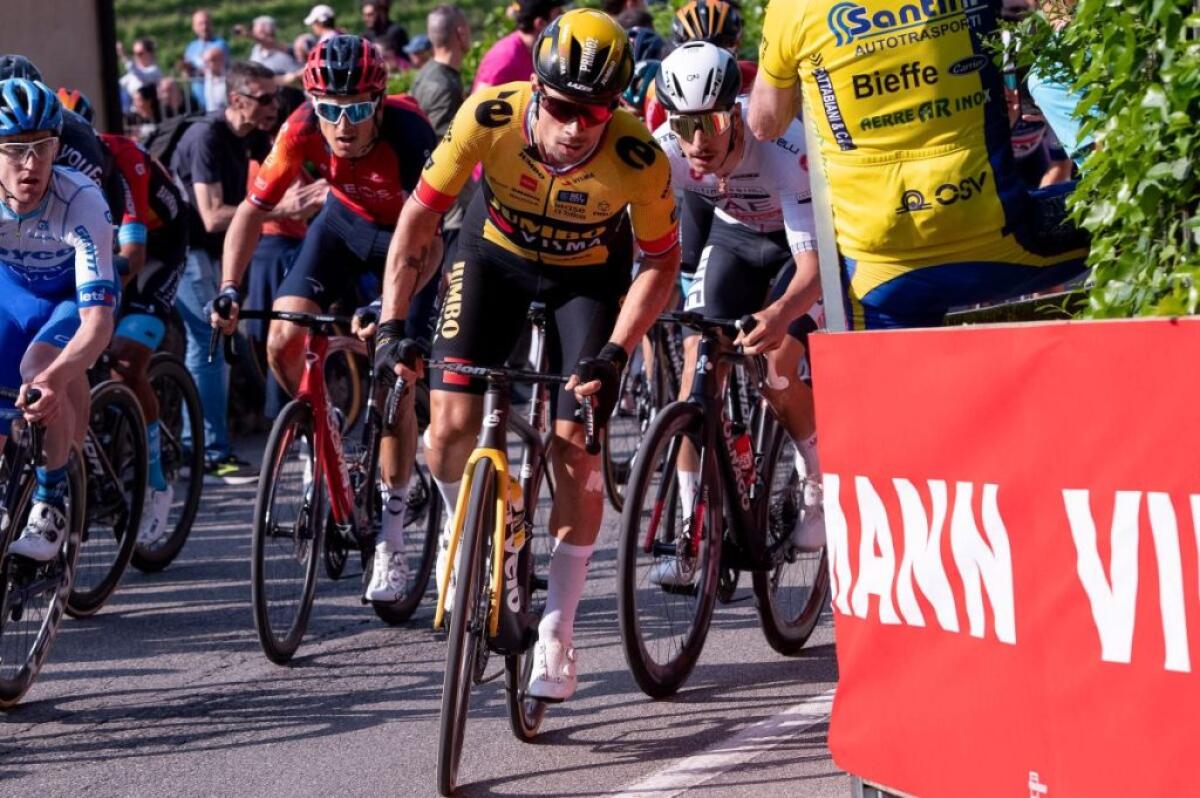 A Cavendish l’ultima tappa del Giro, Roglic vince la corsa - 