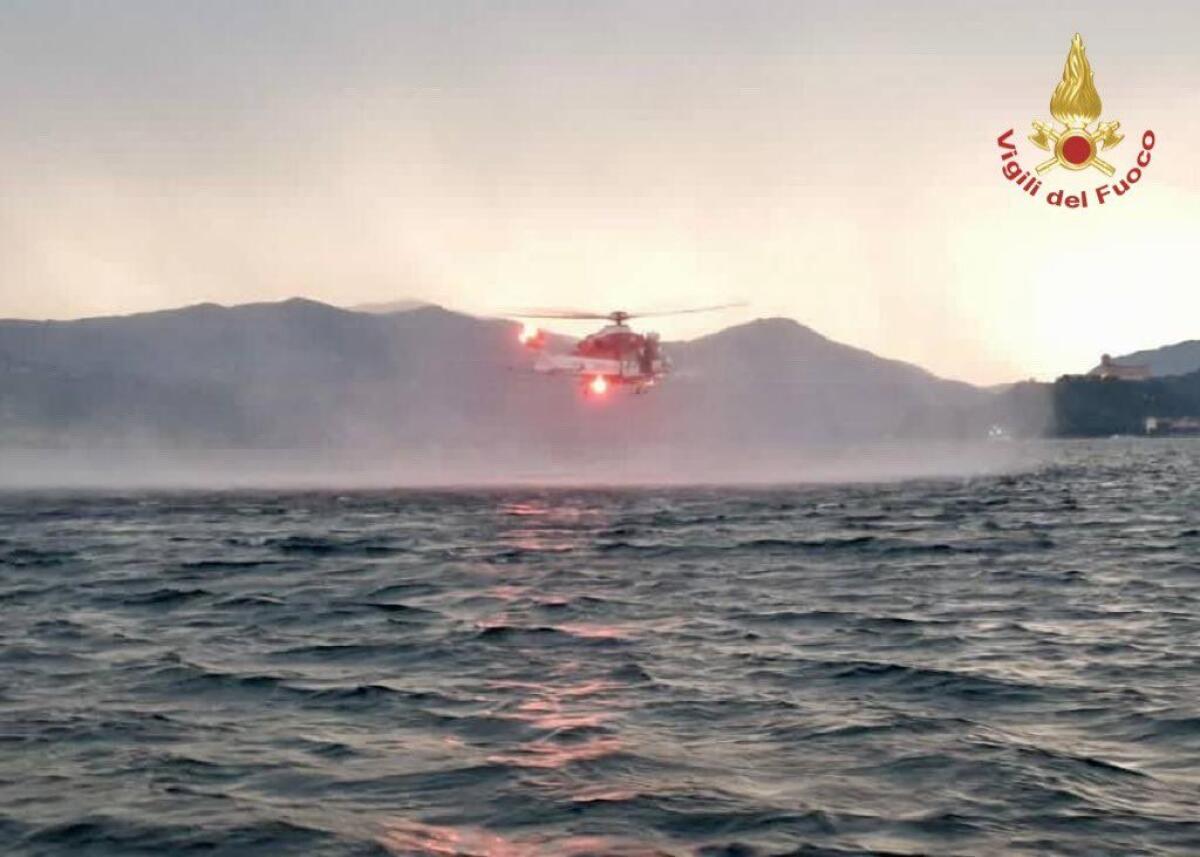 Barca si ribalta sul Lago Maggiore, un morto e dispersi - 