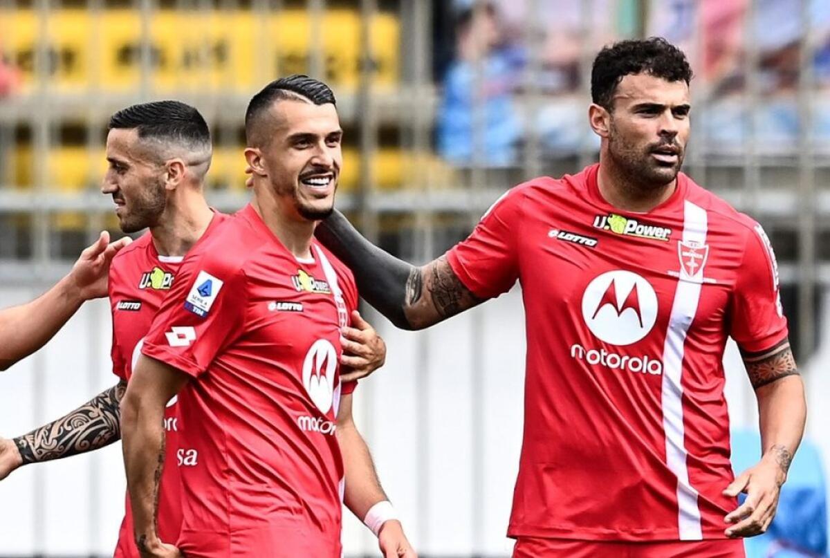 Il Monza piega il Napoli 2-0, a segno Mota e Petagna - 