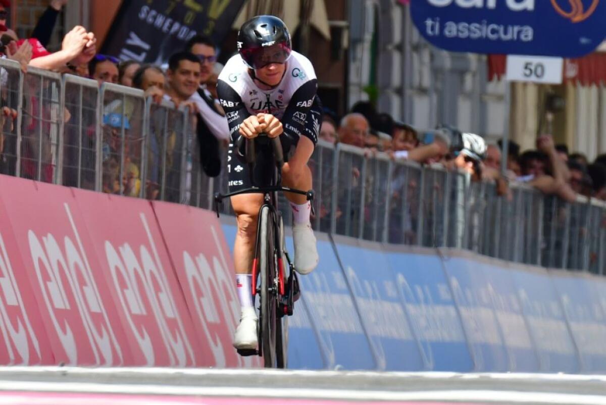 Ackermann vince l’11^ tappa, Thomas rimane in rosa -