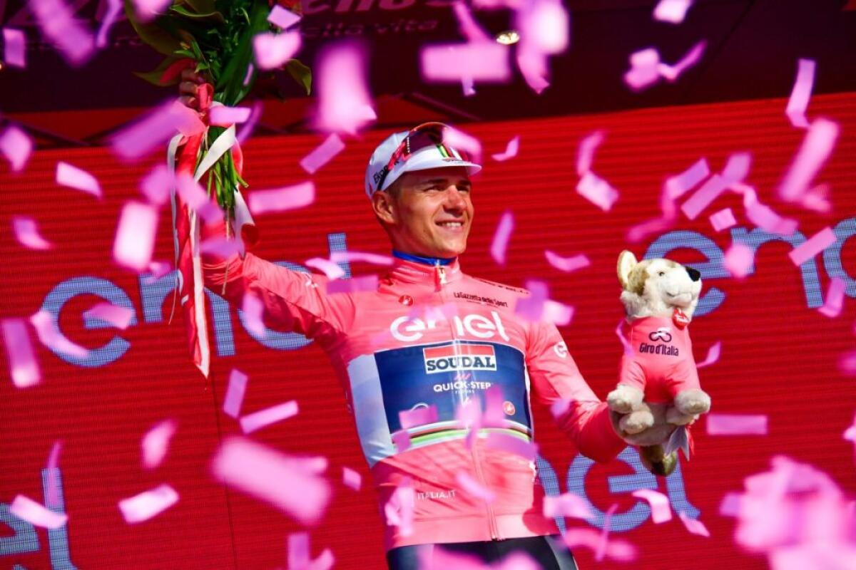 Matthews vince la 3^ tappa al Giro, Evenepoel resta in rosa - 