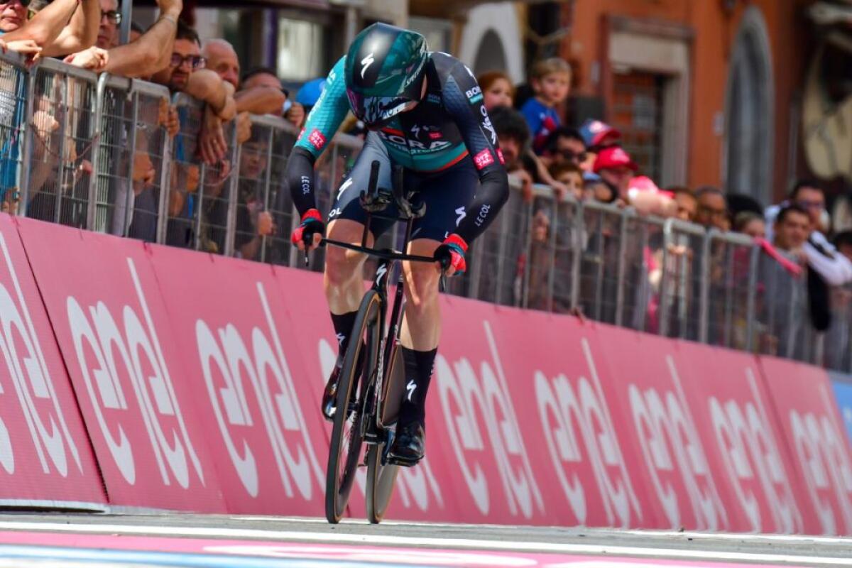 Denz vince la 12^ tappa, Thomas resta maglia rosa - 