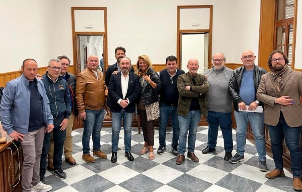 Assunzioni servizio rifiuti, accordo tra sindacati, Srr e Impianti: "Per Gela apposito tavolo" - I rappesentanti sindacali insieme a Marino e Picone