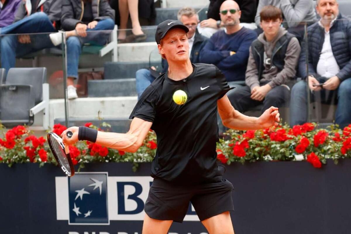 Sinner saluta il Foro agli ottavi, avanti Djokovic e Swiatek - 