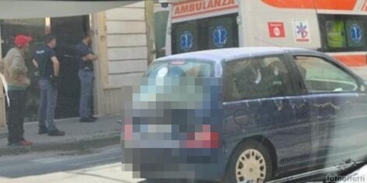 Uomo in escandescenze in centro storico, è stato necessario l'intervento delle forze dell'ordine - 