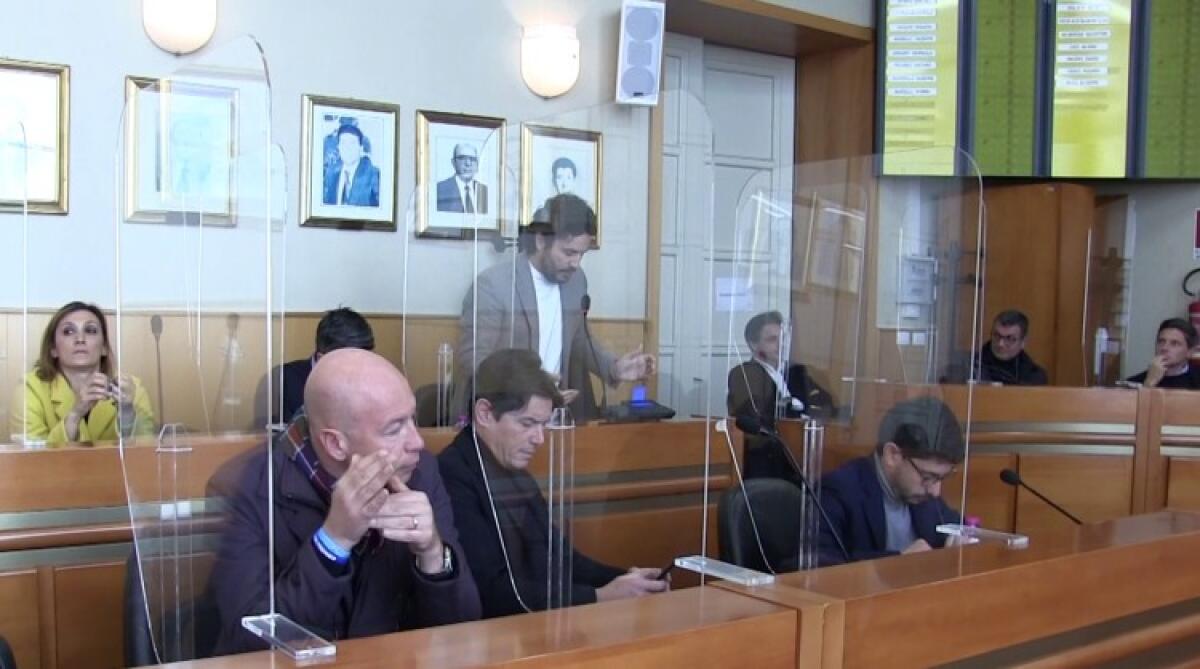 Costi per l'anniversario dello sbarco alleato, centrodestra chiede monotematico - Esponenti di opposizione in aula consiliare