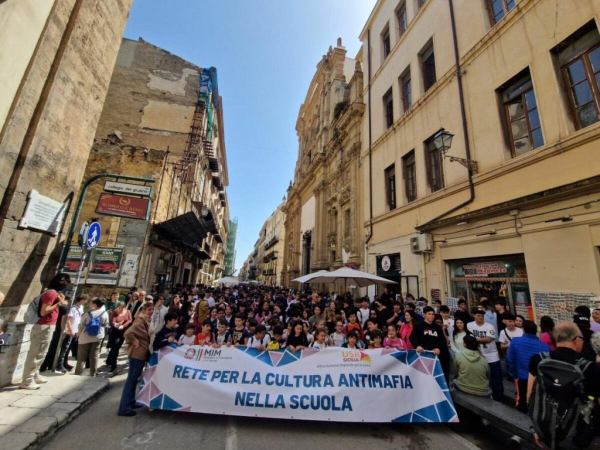 Strage di Capaci, a Palermo la marcia degli studenti contro la mafia - 