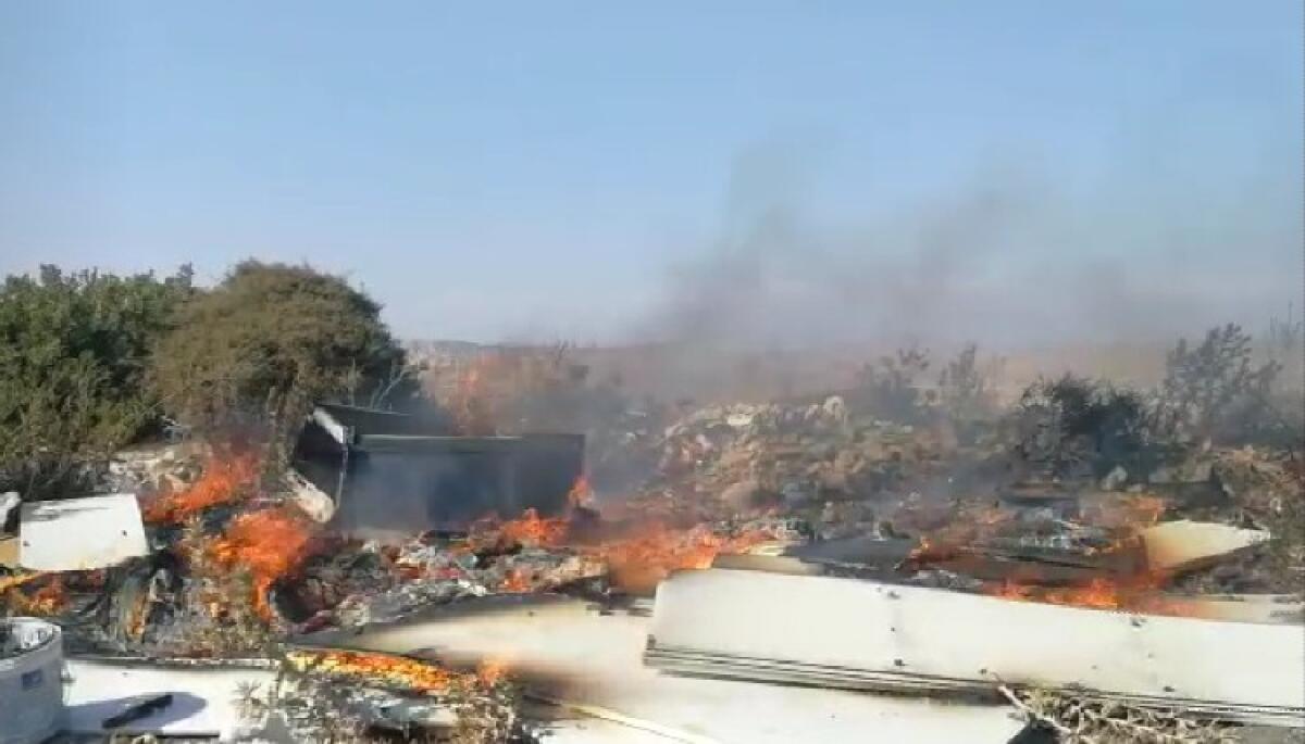 Rifiuti speciali e carcasse auto in terreni privati, "venivano incendiati": chiuse indagini - Immagine di repertorio