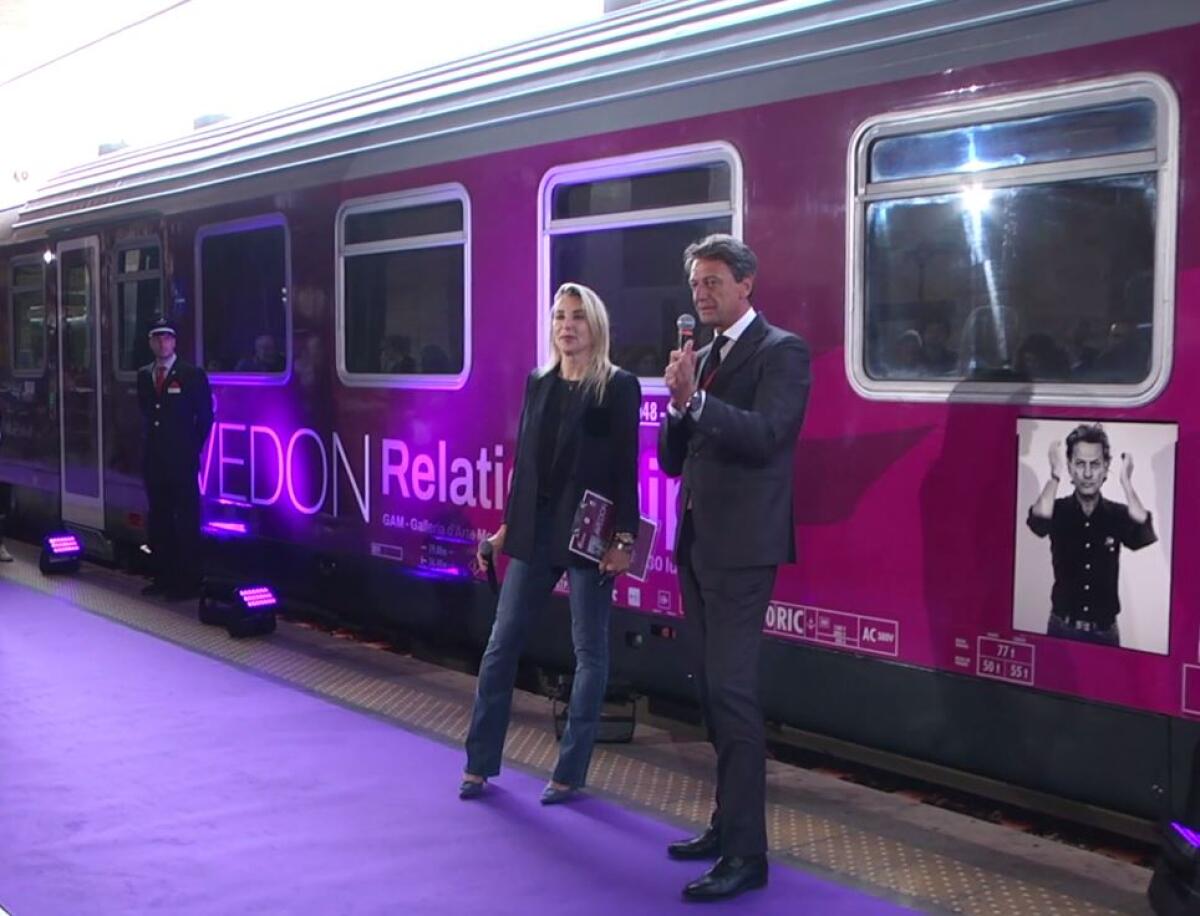 Fs, partito da Roma l’Intercity con gli scatti di Richard Avedon - 