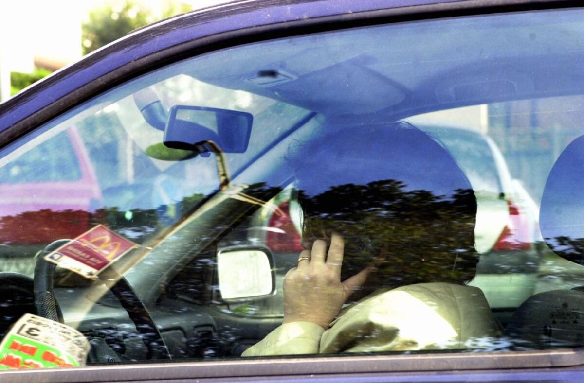 Codice della strada, dal Mit stretta su droghe e cellulare alla guida - 