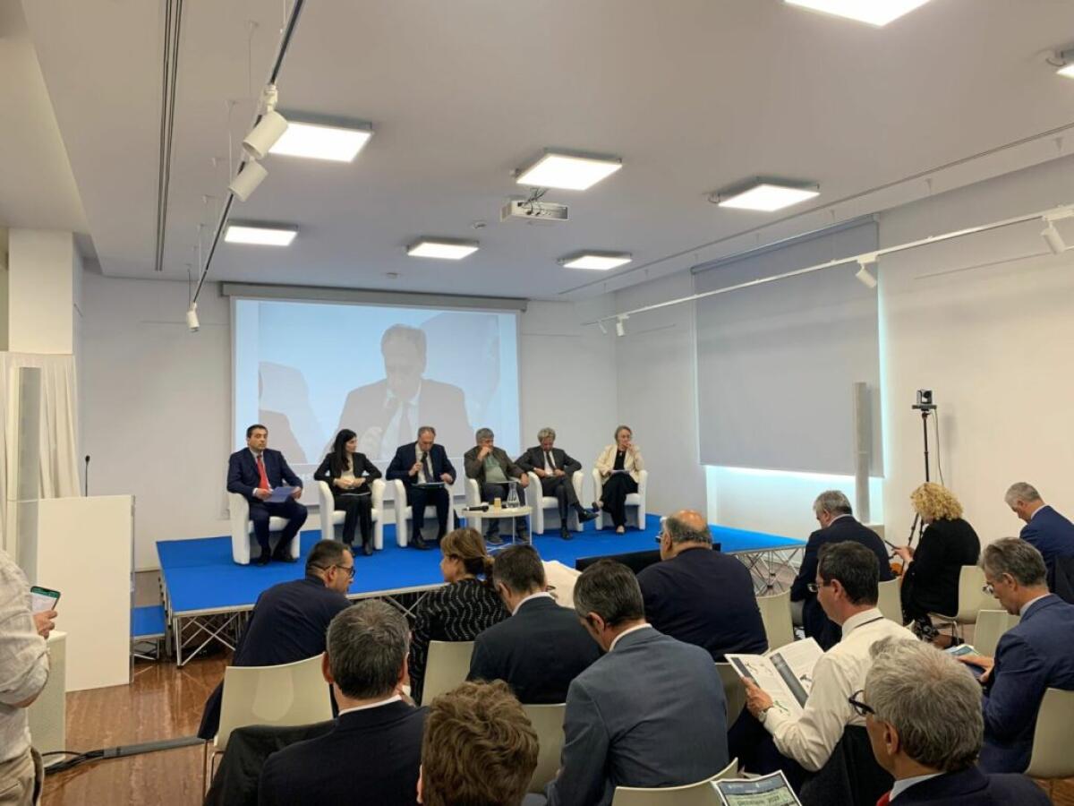 Rifiuti, 13,5 mld di fatturato e 100 mila occupati, ma pochi impianti - 