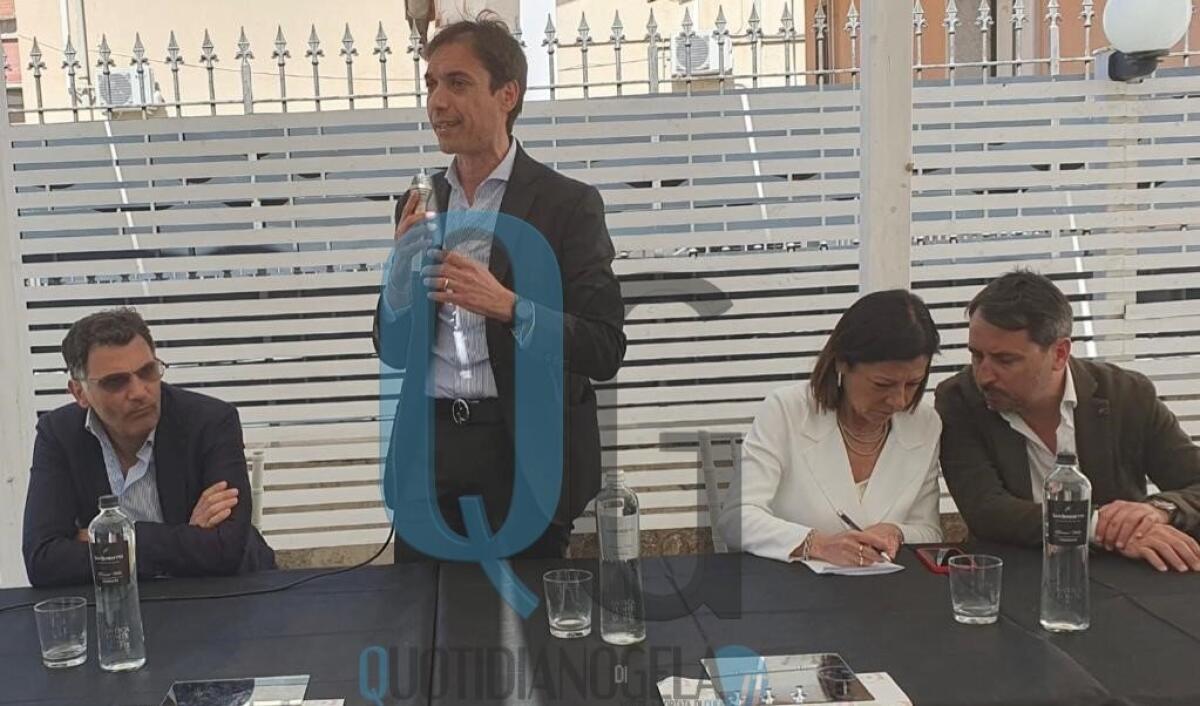 "Ospedale ridotto ad astanteria è una vergogna", Di Cristina: "Nuova interrogazione al governo" - Di Cristina nel corso di un incontro pubblico del Pd