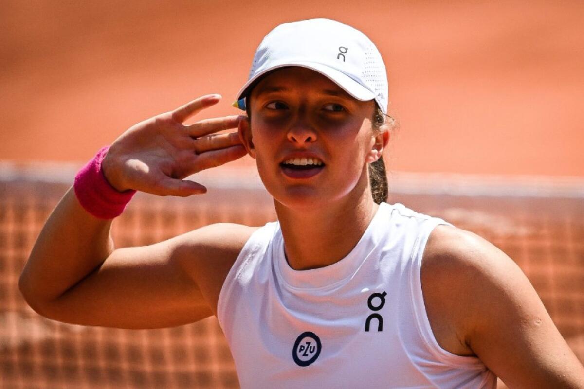 Swiatek fa tris a Parigi, Muchova battuta in finale - 