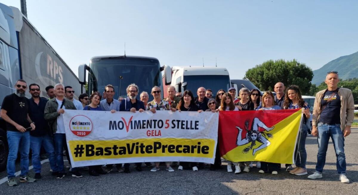 Grillini e operai alla manifestazione romana, una delegazione locale a Roma per il corteo - La delegazione arrivata a Roma per la manifestazione