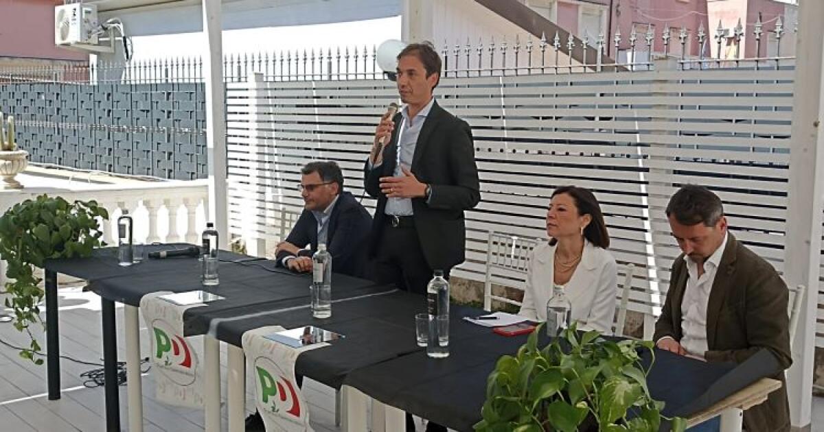 "Sfascio sanità locale è fallimento centrodestra", Di Cristina: "Perché Greco non prende posizione?" - Di Cristina nel corso di un incontro pubblico del Pd insieme tra gli altri a De Micheli