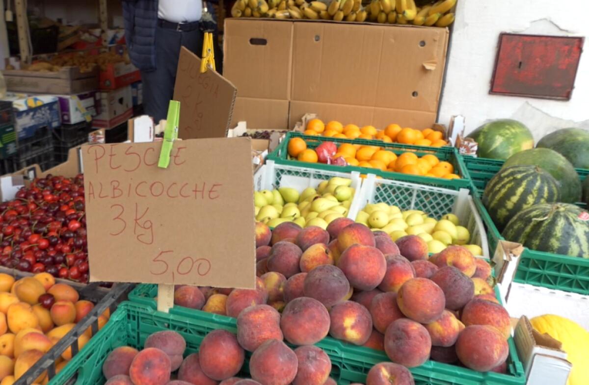 Frutta e verdura, prezzi in aumento e acquisti in calo - 