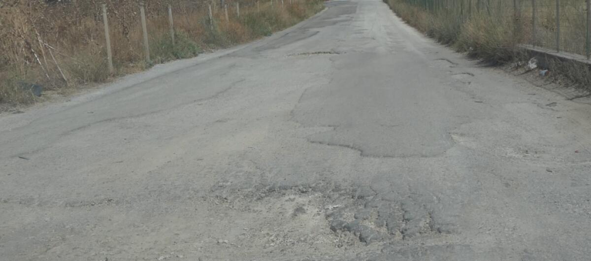 Comunelli, strade in pessime condizioni: sono quasi impraticabili - 
