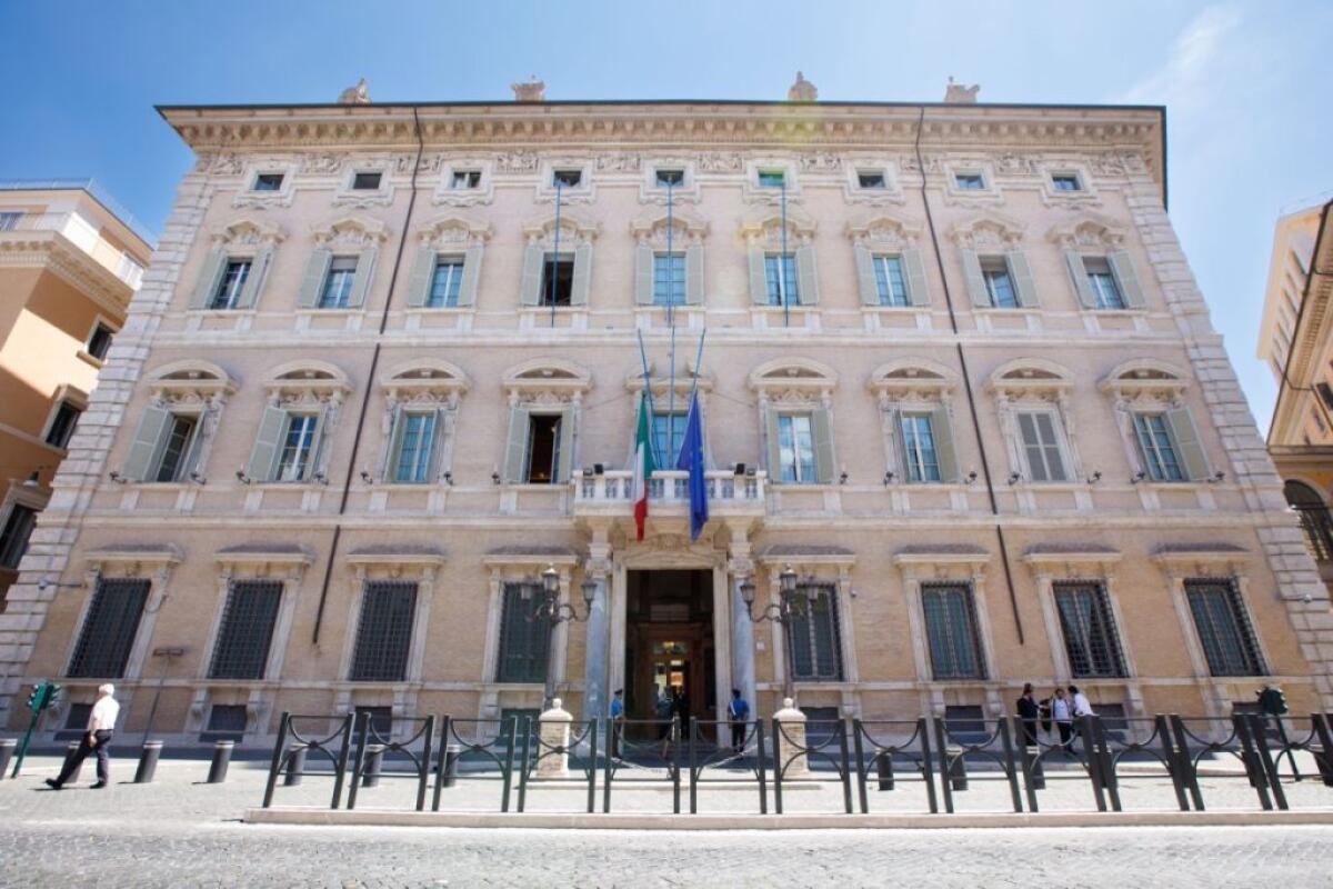 Bandiere a mezz’asta in Senato per Berlusconi - 