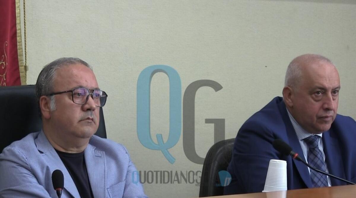 Finanziamenti, atti Unione Comuni in consiglio: si deve chiudere entro fine mese - Il presidente del consiglio comunale Salvatore Sammito e il dirigente Antonino Collura