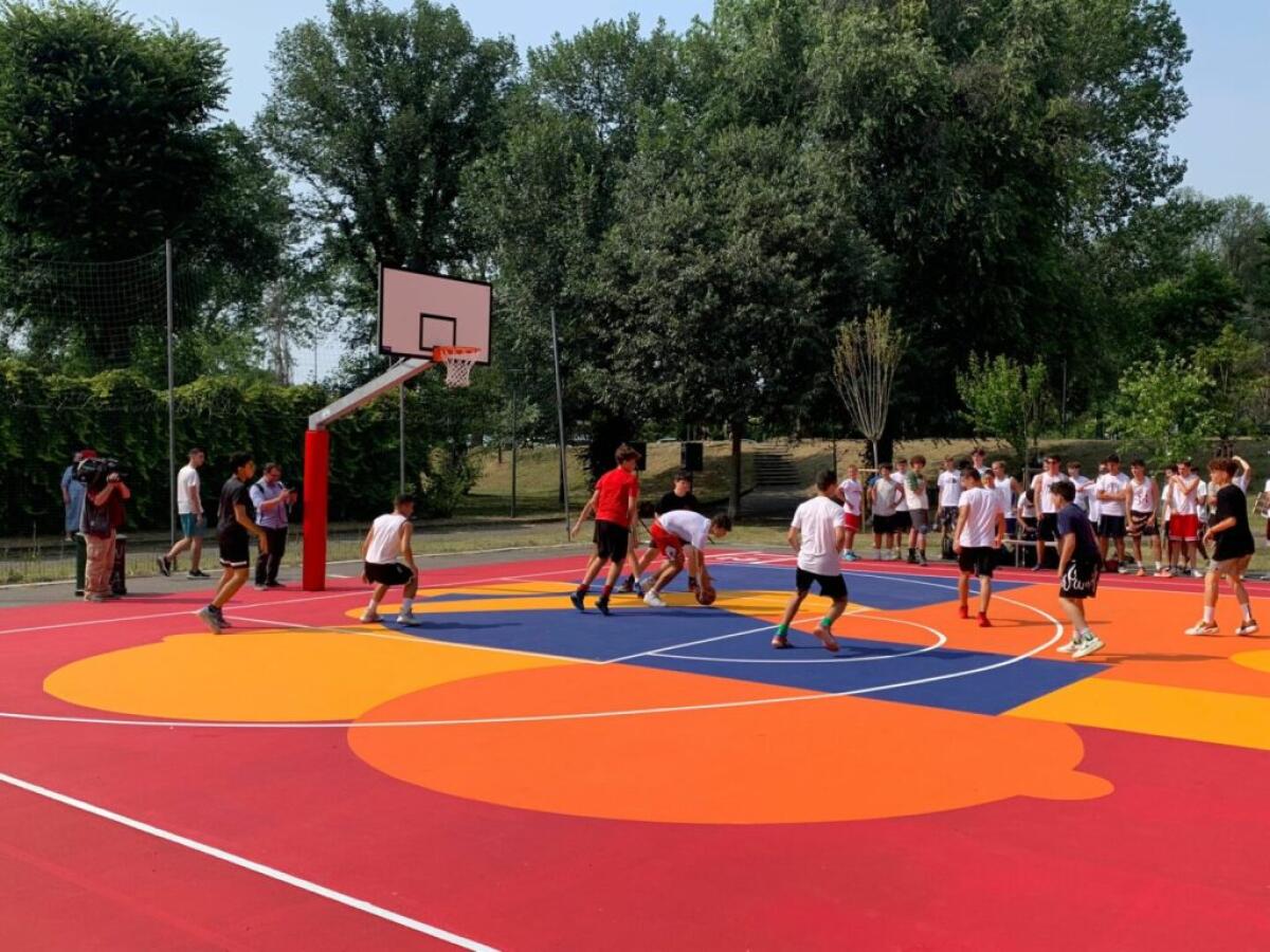 Basket, Kellogg con Belinelli inaugura un campo di quartiere a Milano - 