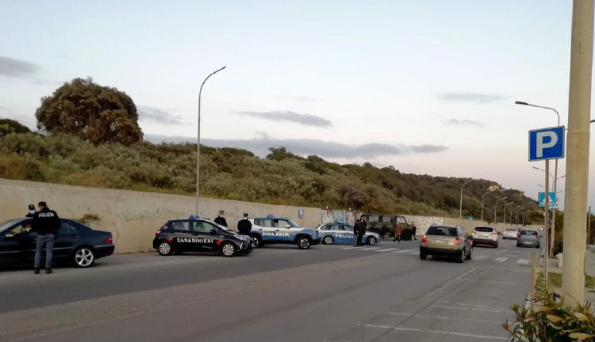 Violati i domiciliari, arrestato un cittadino romeno: giudice ha confermato la misura - Controlli sul lungomare (immagini di repertorio)