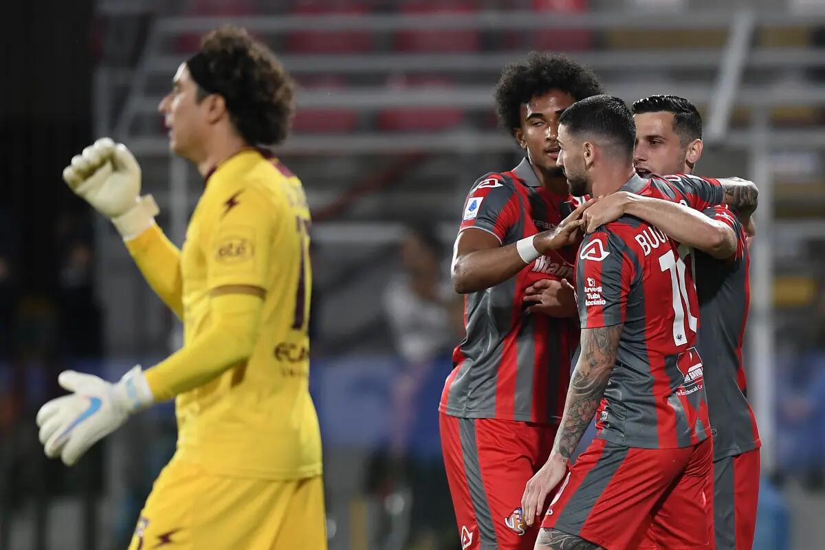 La Cremonese saluta la Serie A battendo la Salernitana - 