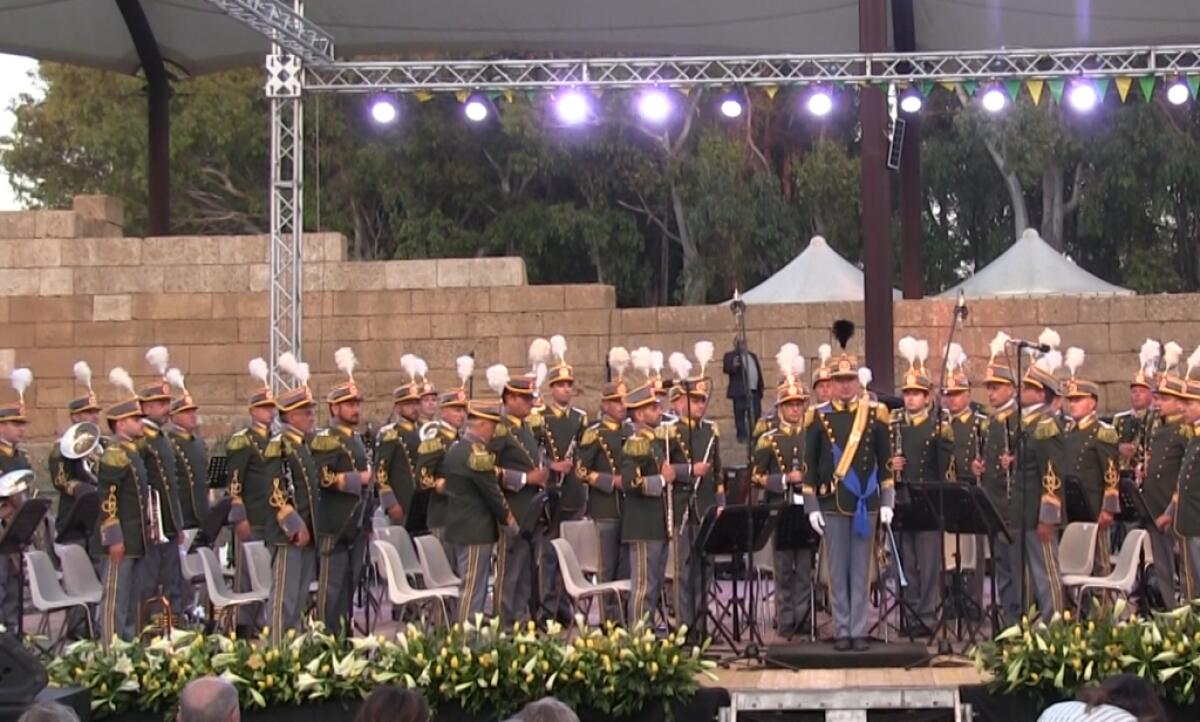 La banda della Guardia di Finanza apre i festeggiamenti per lo sbarco - 