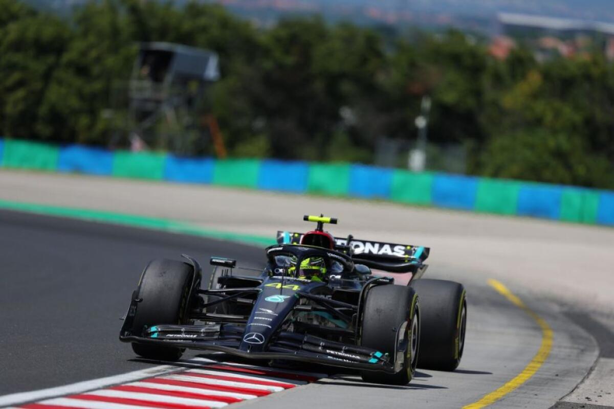 Hamilton torna in pole in Ungheria, Verstappen beffato - 