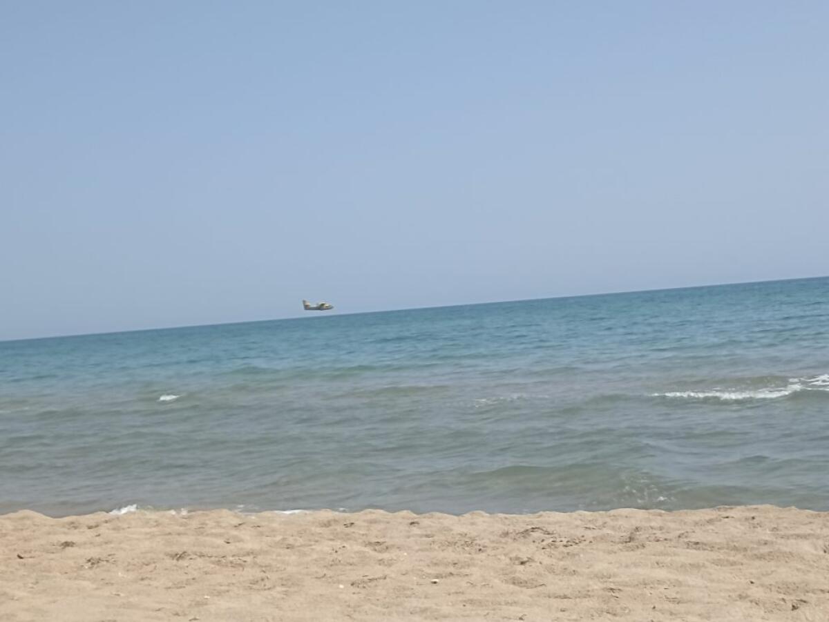 Incendi sul territorio, canadair in azione - 