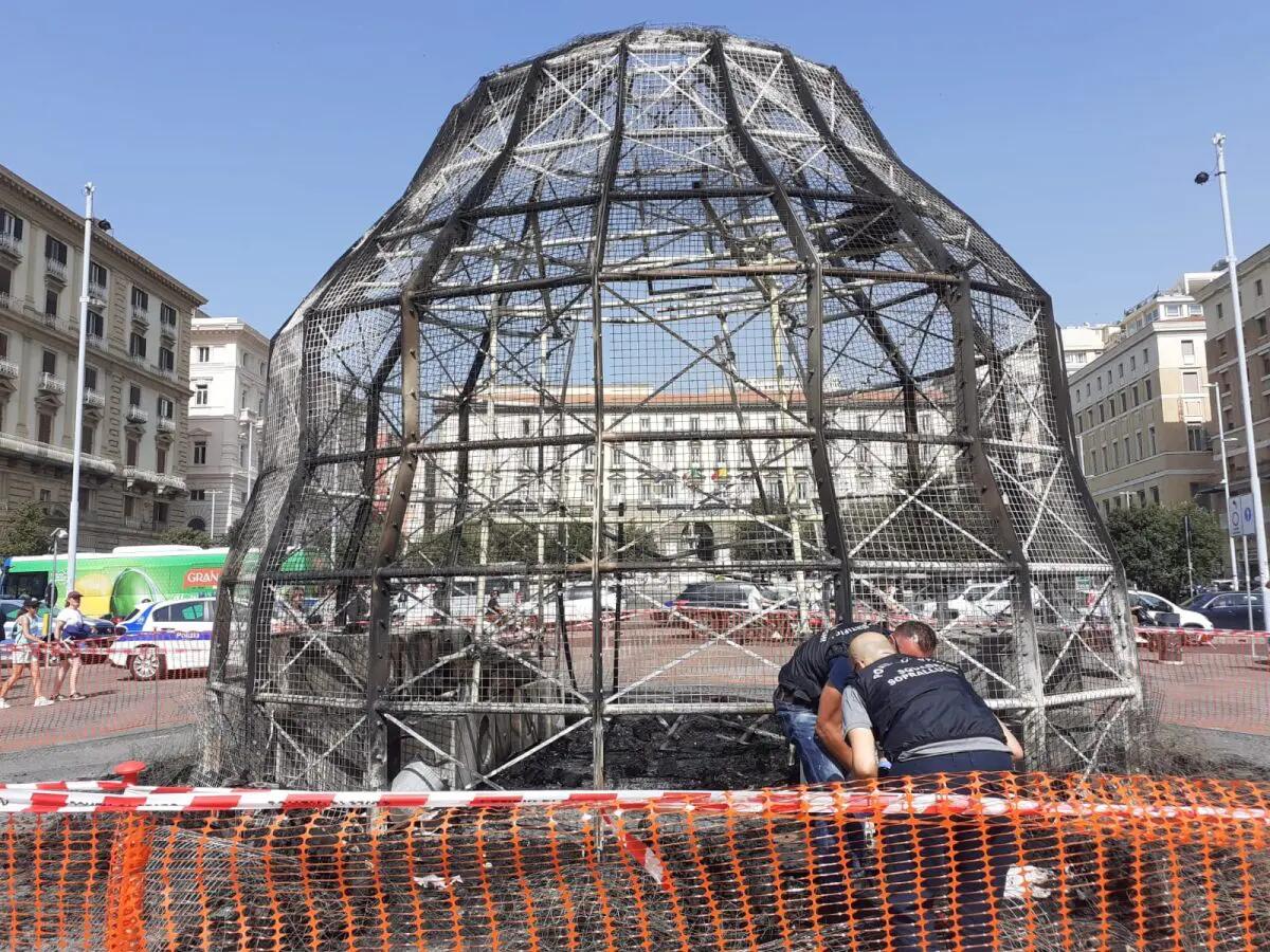 Napoli, la “Venere degli stracci” di Pistoletto distrutta da un incendio -