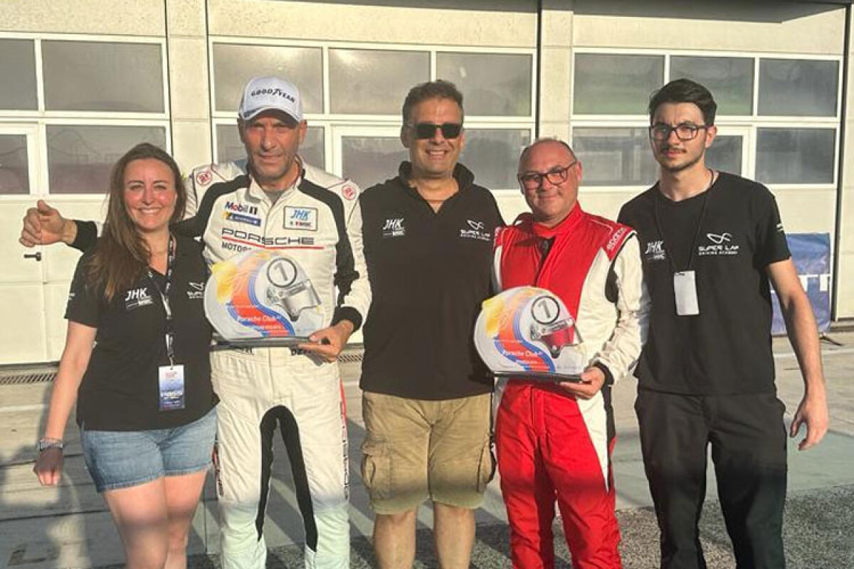 Misano, Massimo Caci trionfa tra le "Gt4" nel giorno di Rossi davanti la marea gialla - Nella foto, da sinistra: Livia Magnano di San Lio, , Domenico Zappalà, Walter Palazzo, Massimo Caci.