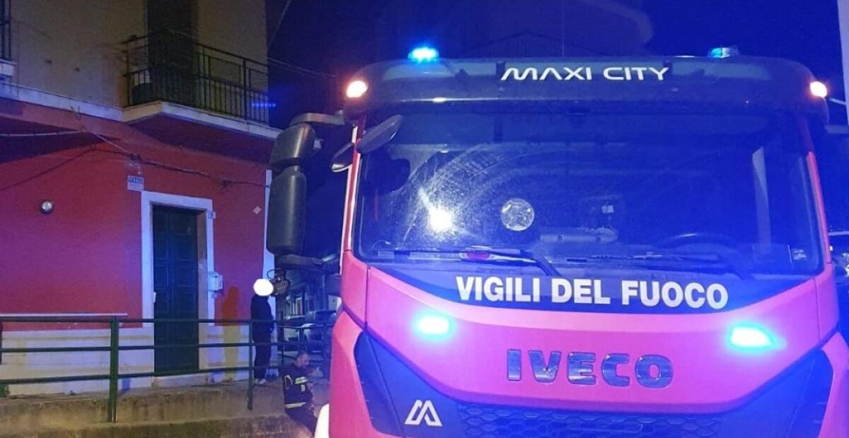Incendio nella notte, vettura danneggiata nella zona della stazione - 