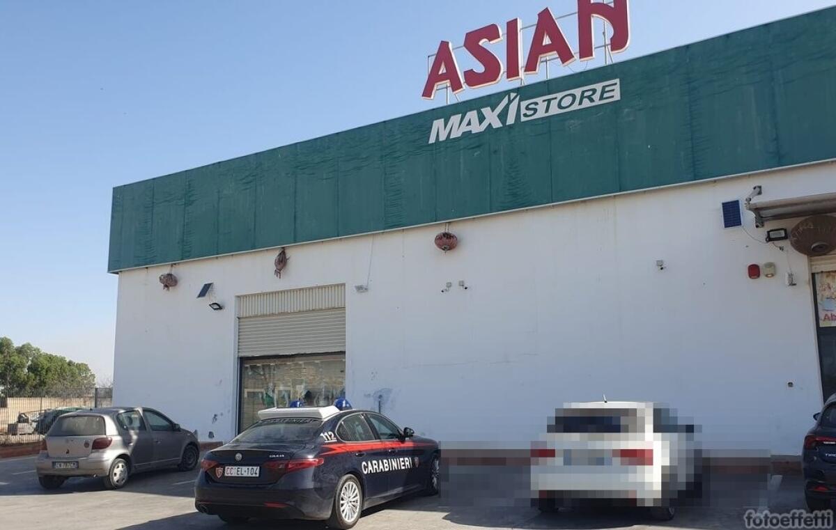 Ladri colpiscono il punto vendita "Asian", rubati denaro e merce - 