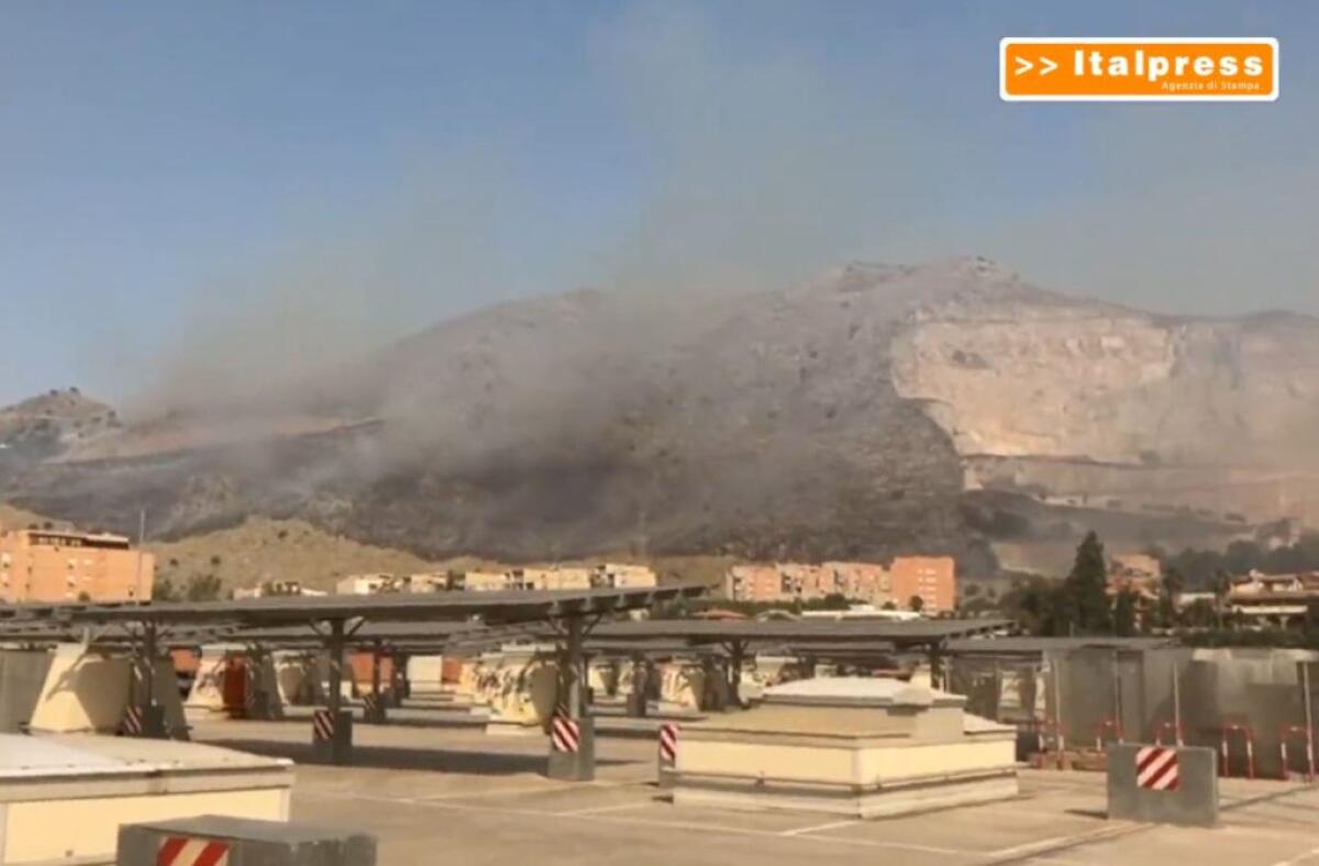 Incendi nel Palermitano, evacuate 1500 persone - 