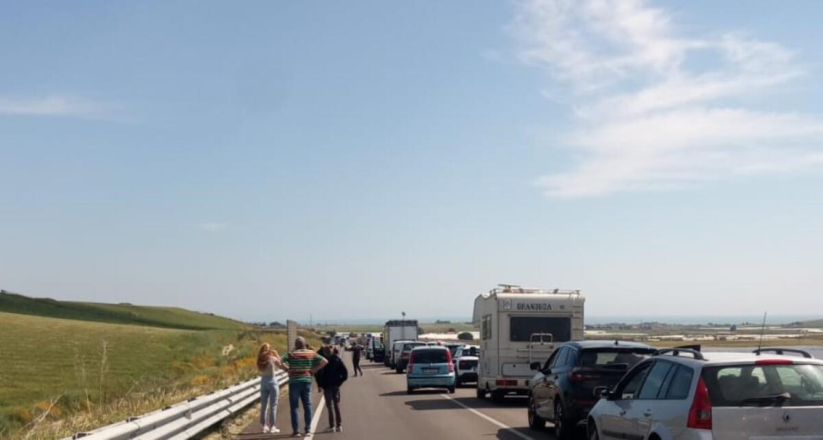 Incidente mortale sulla 626, due vittime: una giovane gravemente ferita - 