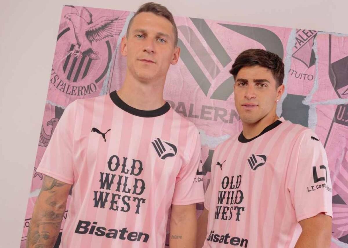 Due tonalità di rosa nella nuova maglia Puma del Palermo - 