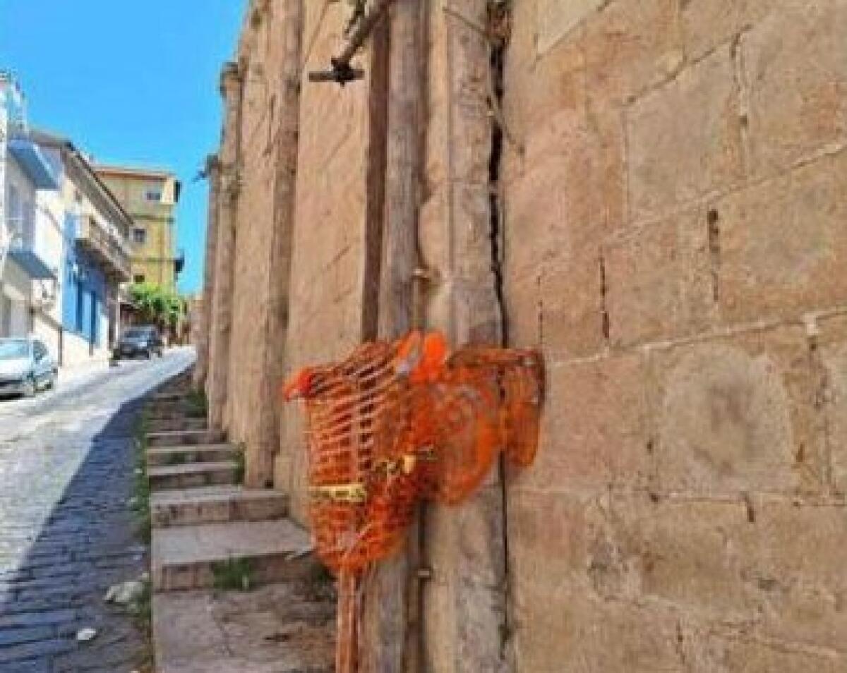 Manutenzioni, riprendono interventi: previsti lavori anche in via Matteotti e in via Verga - Il cedimento di via Matteotti