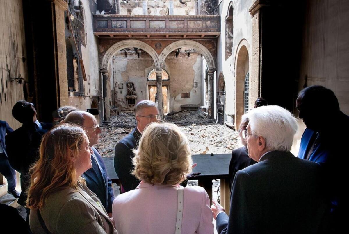 Mattarella visita chiesa di Palermo danneggiata dalle fiamme - 
