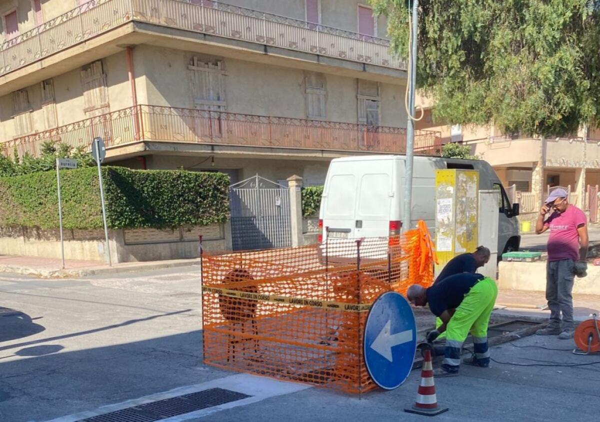 Strade pericolose, lavori in via Appia e via Verga per sostituire le caditoie - 